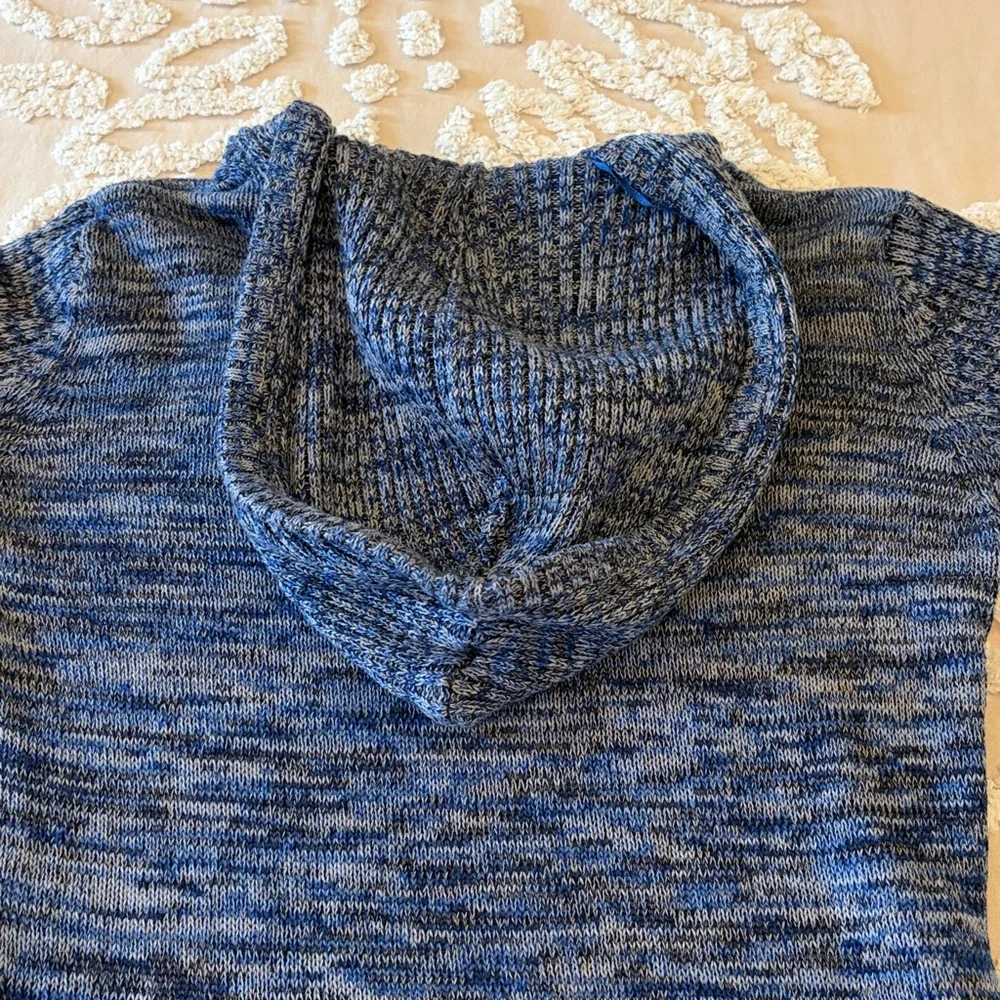 Multi Colored blue and white knitted v-neck hooded sweater pocket Size M